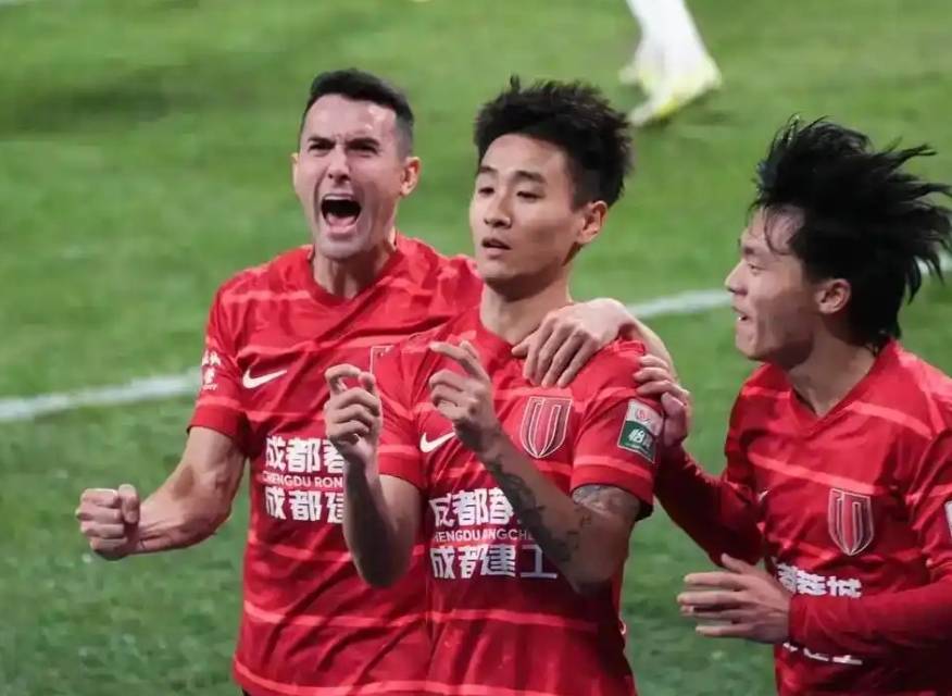 九游体育官方网站-关于亚冠赛程吃紧；广东宏远转会期扳平良机；气氛紧张；赛程密集仍需轮换的信息