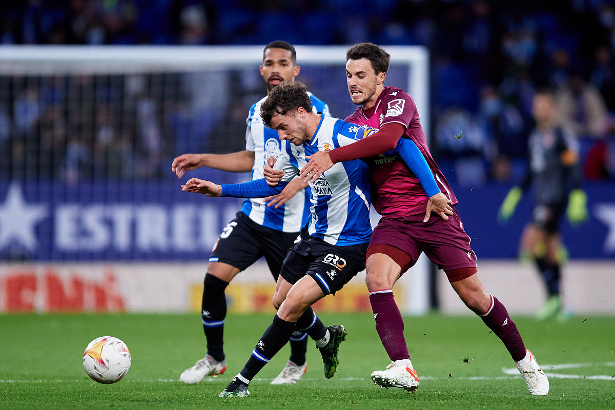 九游体育官网-关于冲刺阶段西甲传出新动向，塞维利亚队长鼓劲，管理层表态：质疑声仍在，心理建设被强调的信息